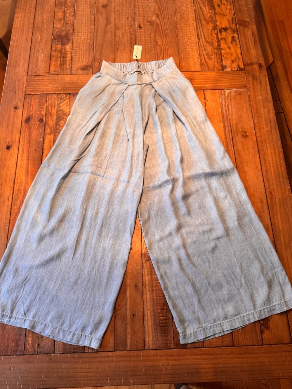 Hunter & Brown Light Wash Wide Leg Pants. High Rise, New. Size X-Small